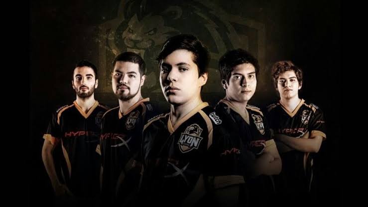 EraBanGP1's tweet photo. Gracias Diosito por haberme dejado vivir la época dorada del lol Latino ✨

Mi más sentido pésame para los nuevos fans que solo les toca vivir pura experiencia internacional.

Antes éramos Top 1 o 2 wildcard y le dábamos pelea a regiones como NA y China 😔
#FuimosLLN https://t.co/Om8E5Nsiio