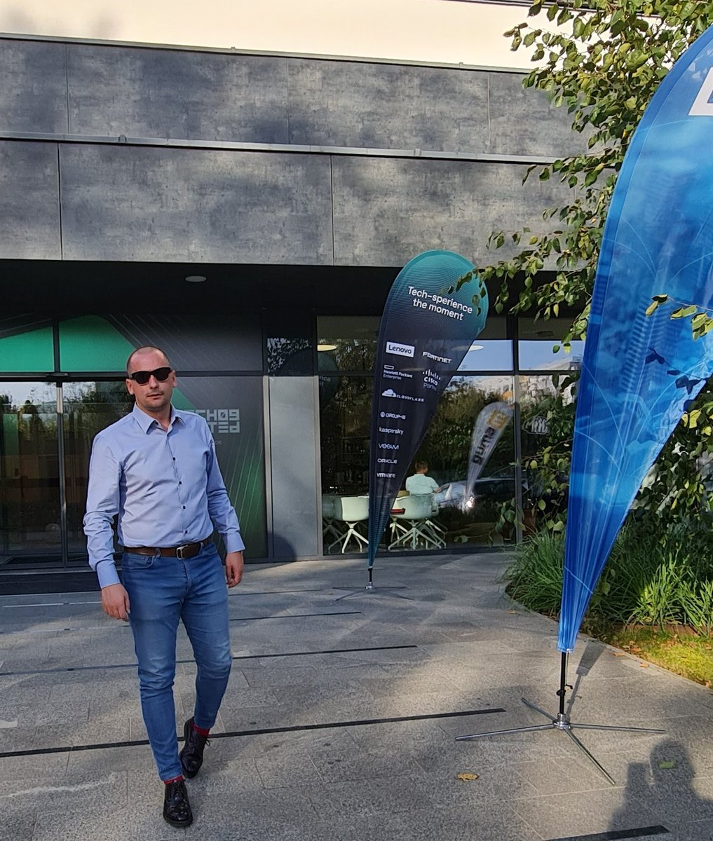 LeGrand_Vizir's tweet photo. Pa znate l išta bez mene sunce vam jebem žarko
#Lanaco
#TechHosted https://t.co/sfXVckJEzx