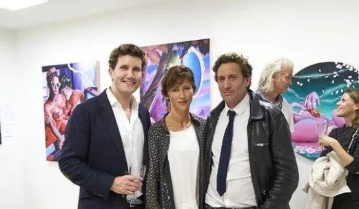 Sophie Hunter estava presente na exposição de arte de seu primo Andrew Gow em Londres