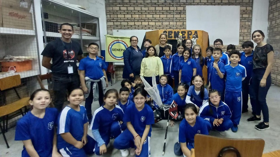 SenepaParaguay's tweet photo. #Arbovirosis | En el Colegio Sol de América se llevó a cabo una jornada dinámica de educación comunitaria.

El objetivo principal fue concientizar a los niños sobre los métodos para prevenir la proliferación del mosquito Aedes aegypti.

#MeComprometo 
#GobiernoDelParaguay https://t.co/AWK9Q1Qt6C
