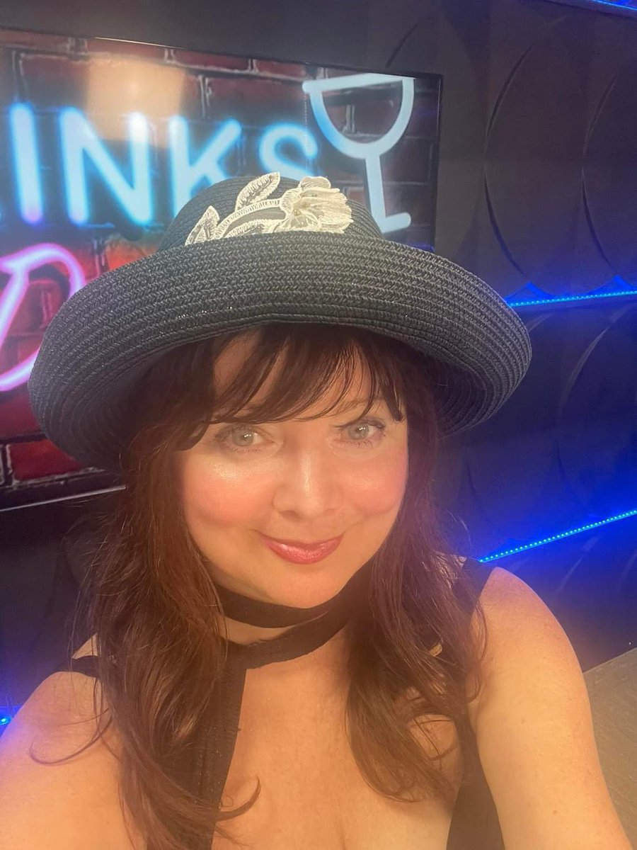 deedeegop's tweet photo. The Smokehouse is always a great stop after the โ Drinks with Dee Dee โ podcast! Still picketing over at Warner Bros. #drinkswithdeedee #podcast #ubngo #smokehouse https://t.co/kUYOrewOVk