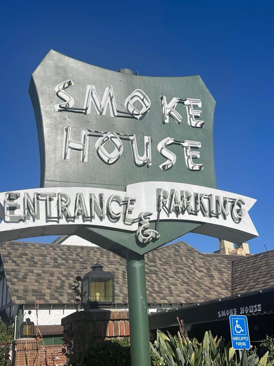deedeegop's tweet photo. The Smokehouse is always a great stop after the โ Drinks with Dee Dee โ podcast! Still picketing over at Warner Bros. #drinkswithdeedee #podcast #ubngo #smokehouse https://t.co/kUYOrewOVk