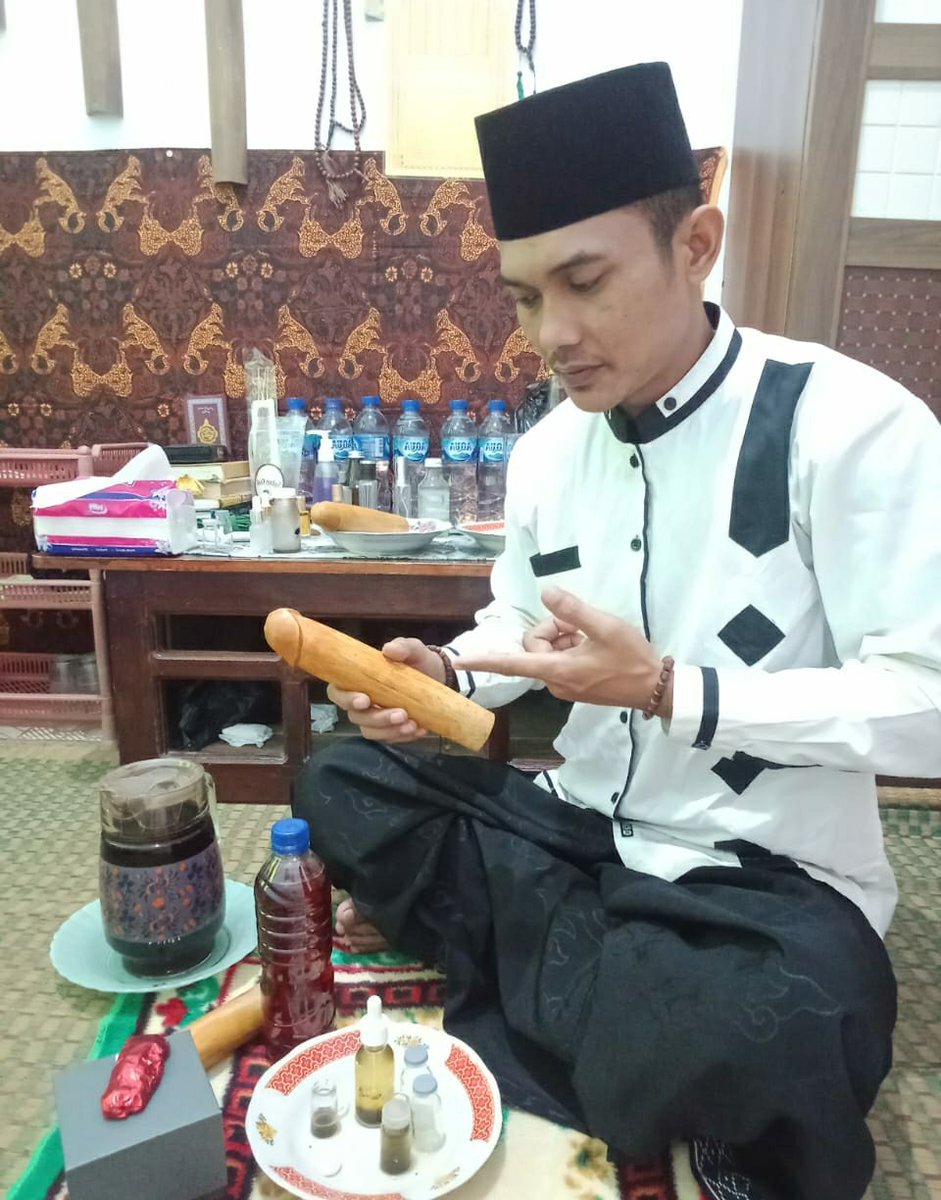 Salimsopian1's tweet photo. Gak Usah Khawatir Apabila Anda Punya Masalah seputar Alat Vital . Silahkan hubungi Abah Usep Sopiyan pakarnya Terapi Kesehatan Alat Vital pria. Satu satunya rumah terapi alat vital yang berlokasi di kabupaten purwakarta. Yang paling ampuh khasiatnya manjur hasilnya permanen https://t.co/sQjKvU7e16