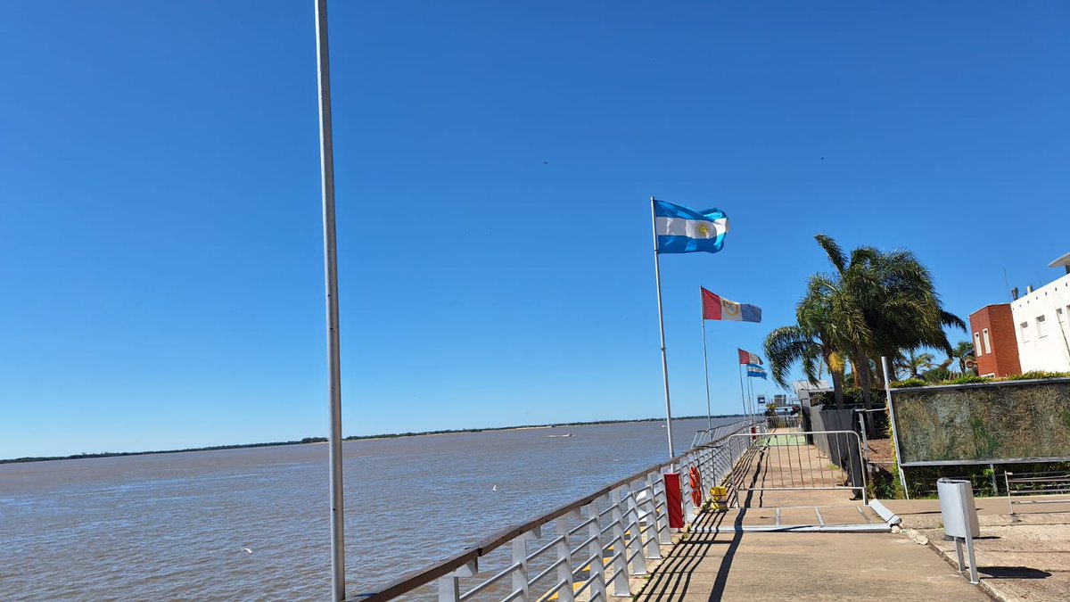 nacionalrosario's tweet photo. 🔵#Ahora | 🚨El móvil de @IvannaMyzka con @KovacevichOk, subsec de Promoción Turística, y Ricardo Teran, gestor de la Fluvial, para #BuenDiaNacional☀️
 
🔴Rosario lanzó un pasaporte turístico para actividades en el río y la ciudad

📻AM 1300+FM 104.5
 📱 https://t.co/iHAs2JevmJ https://t.co/24GG2HRo1i