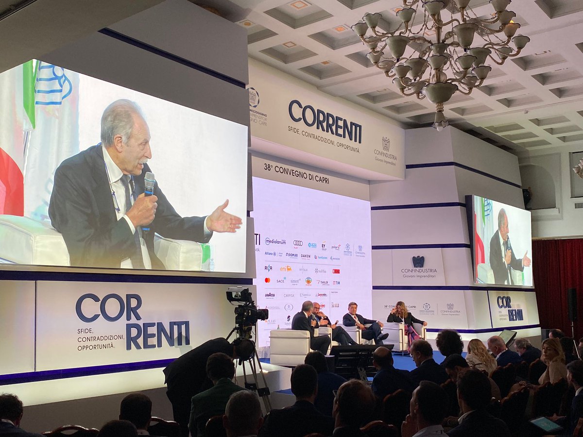 “Investire oggi” tavola rotonda a #Capri2023 dedicata a investimenti e sviluppo del territorio con <a href="/VitoBardi/">Vito Bardi 🇮🇹</a> Presidente <a href="/regbasilicata/">Regione Basilicata</a>, Davide D’Arcangelo, CEO #Next4, Diego Selva, Direttore Investment Banking <a href="/BancaMediolanum/">Banca Mediolanum</a> 
Segui la diretta su: giovanimprenditori.org