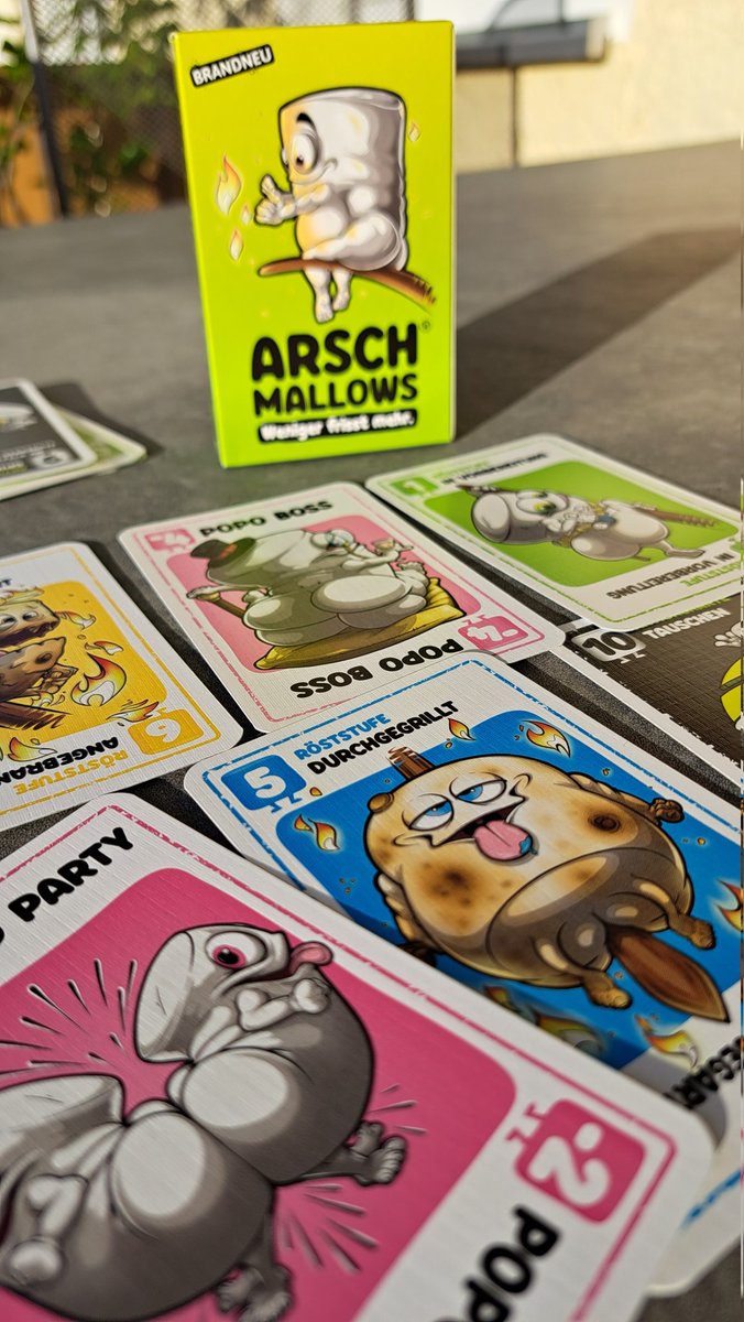 Sibi30015224's tweet photo. Eine Runde #ArschMallows. Ist eigentlich ganz lustig als Absacker 🤪 Denke in meiner Wenigspieler-Runde morgen könnte das auch ganz gut ankommen. 🔥 https://t.co/E2ojMyuwQB