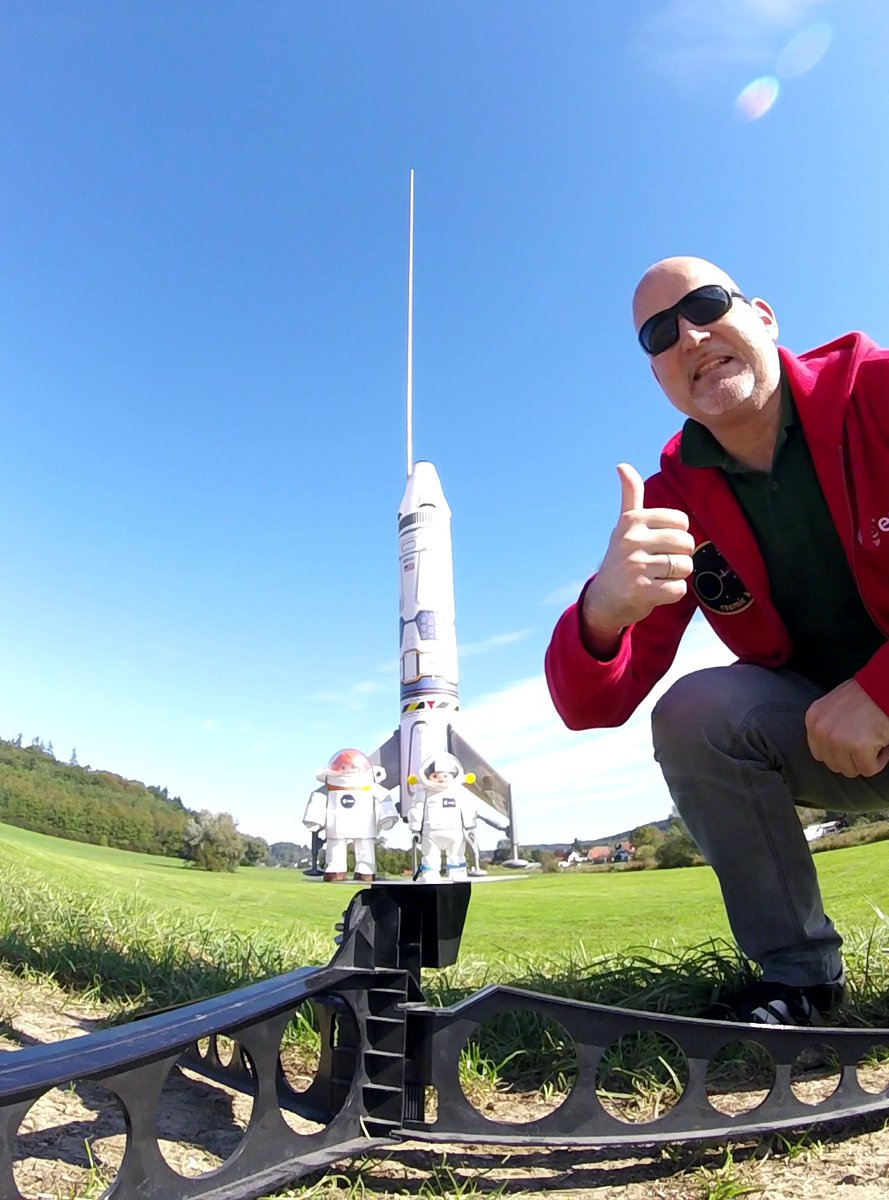 SpaceHolgar's tweet photo. We did some awesome test launches for @RocketryKlima at @SpaceportBayern earlier today: an @EstesRockets #DestinationMars #MAV launch and Klima #Phobos & #Deimos rocket launches! 🚀🚀🚀
#STEAM #STEMEd #Space #rocketry #Estes https://t.co/kRTGebZLnu