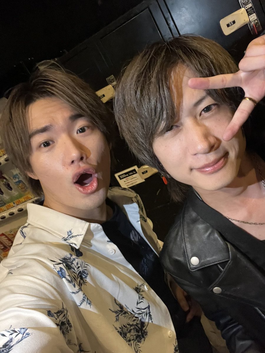 KazunoriInudo's tweet photo. Milkyway "Merge. "
楽しすぎー。 仲間ばっかのイベントとだと釣られて弾けすぎる癖なおしたい。
いや、いいか!
最高だったよ🔥
とりあえずこれ!
#BlueLightCall
#ダイセカ
#1shine
#MDJ https://t.co/PKmxuwLihp