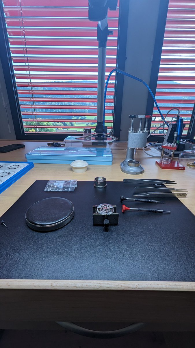 Today in #Switzerland  to help an other #microbrand 
Because #hautehorlogerie is a very small World.
#WATCH #watchmaking #watchesofinstagram