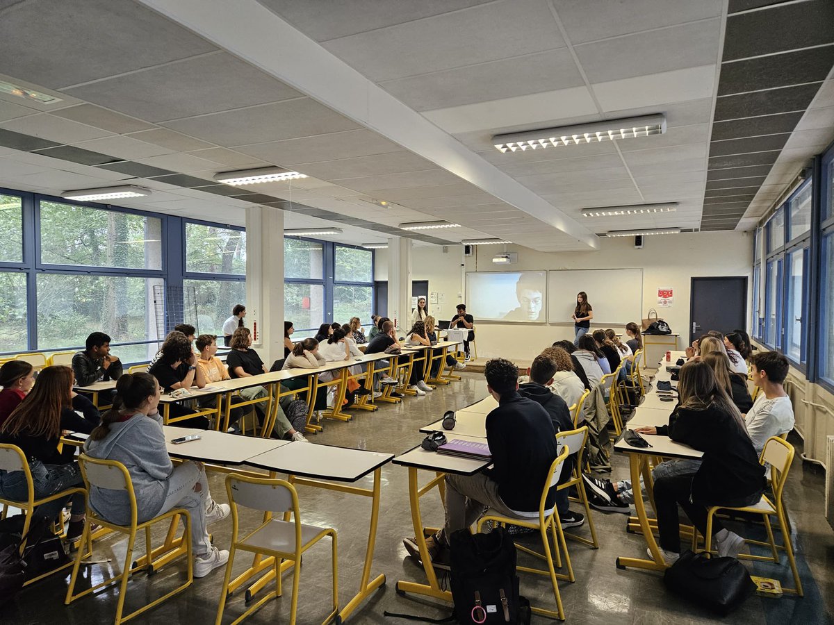 Une matinée vibrante d'engagement lors de notre réunion avec l'association lycéenne, la Team Anti-Harcelèment ! Nous avons discuté des projets pour cette année et souhaité la bienvenue aux nouveaux membres. Ensemble, faisons une différence 🚫🤝 <a href="/TahTeam/">Team Anti-Harcèlement #TAH</a>