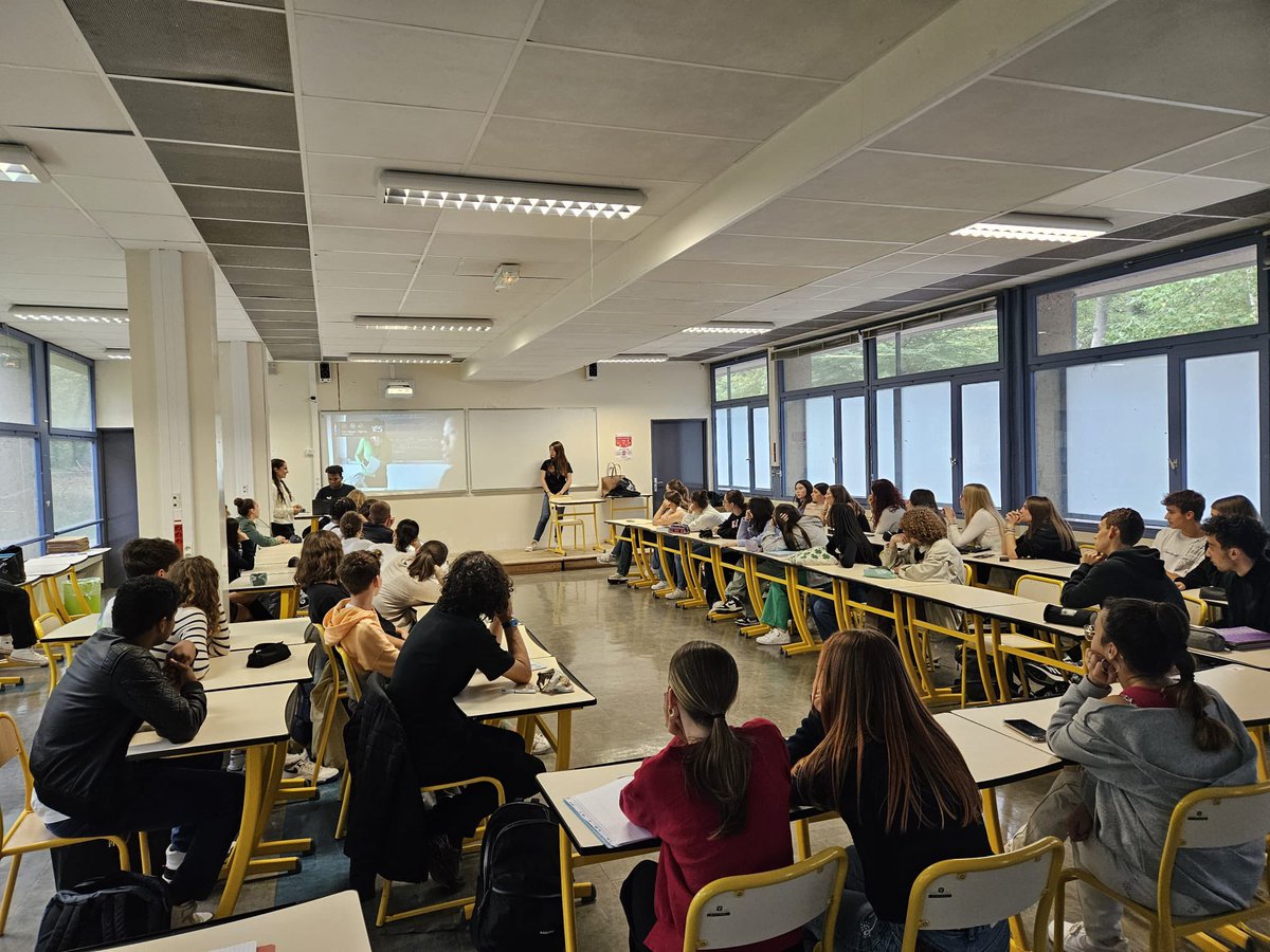 Lycée Louis Bascan 🇪🇺🇺🇦🕊 tweet media