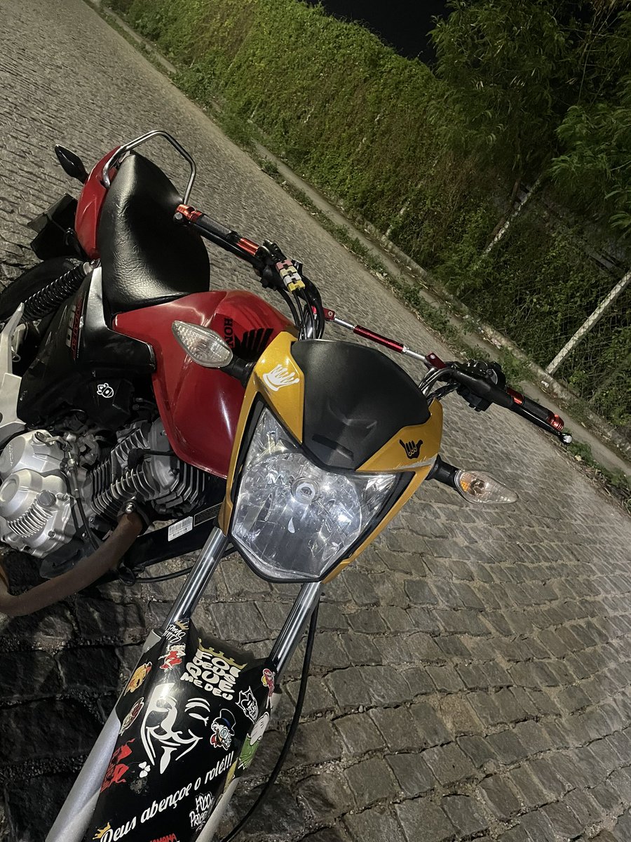 Vulgobeth's tweet photo. Coe galera, roubaram minha moto na porta do meu trabalho em vista alegre, quem souber qualquer informação entra em contato (21968169997) placa: lUG-7B90 https://t.co/lg81L3EgUc