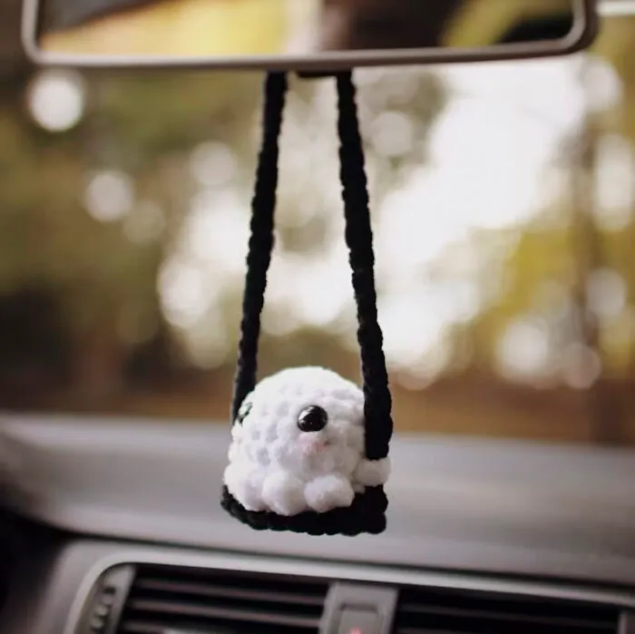 mooglyblog's tweet photo. Crochet Ghost Car Mirror Hanger by the Grockery Store - and adorable travel companion! 😍https://t.co/nxa0r3zLTL #paidpattern #crochet #crochetpatterns https://t.co/6X7kVteTai