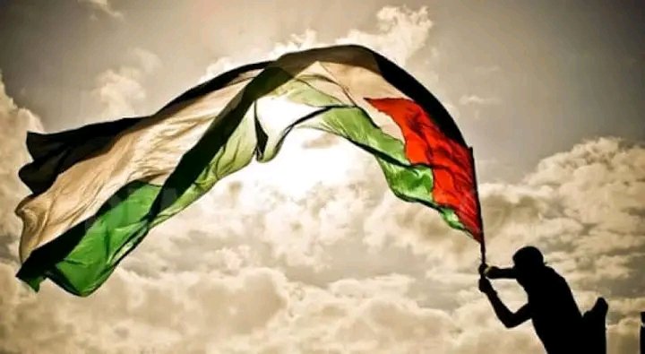 Anaan1907's tweet photo. Every human being has the right to live in a free country and not to have his right robbed from him unjustly!
I$rael has ordered a “complete siege” on the enclave of 2 million people, including halting supplies of electricity, food, water and fuel!

@CNN
#palastine https://t.co/bZTmf7c5br