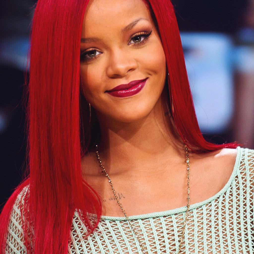 Hellando8's tweet photo. 🥳 #rihanna #musician #song #EAZEDROPSTICK #OSCARS #oscarperformancein1week  
Source: https://t.co/FyE9NvBfZH https://t.co/fjrFpaZMXH