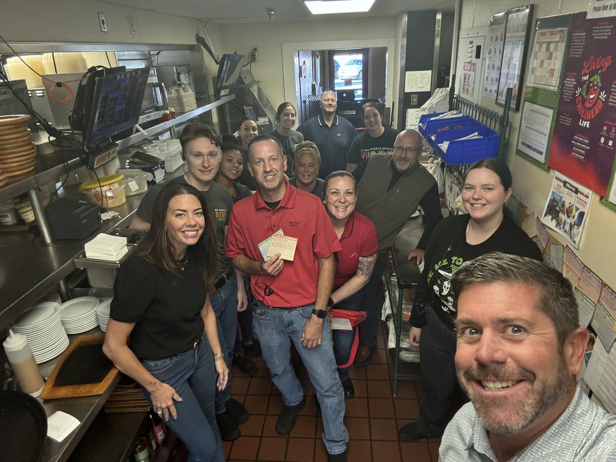 dougcomings's tweet photo. 500 mile road trip with @CaraLiebman around Michigan! Appreciate the engaged teams of fantastic ChiliHeads delivering great hospitality to our Guests! 
🌻🌶️🌻 https://t.co/bsRbhj5rYd