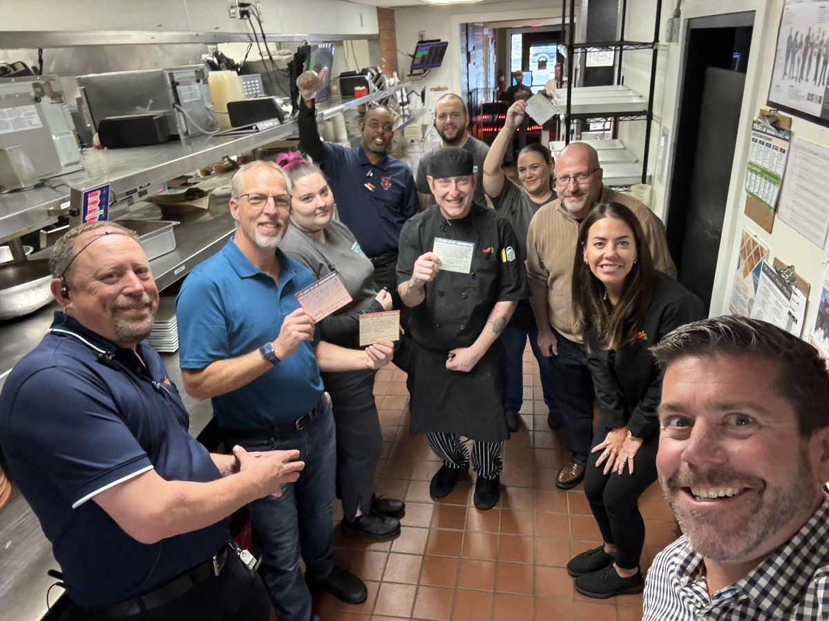 dougcomings's tweet photo. 500 mile road trip with @CaraLiebman around Michigan! Appreciate the engaged teams of fantastic ChiliHeads delivering great hospitality to our Guests! 
🌻🌶️🌻 https://t.co/bsRbhj5rYd
