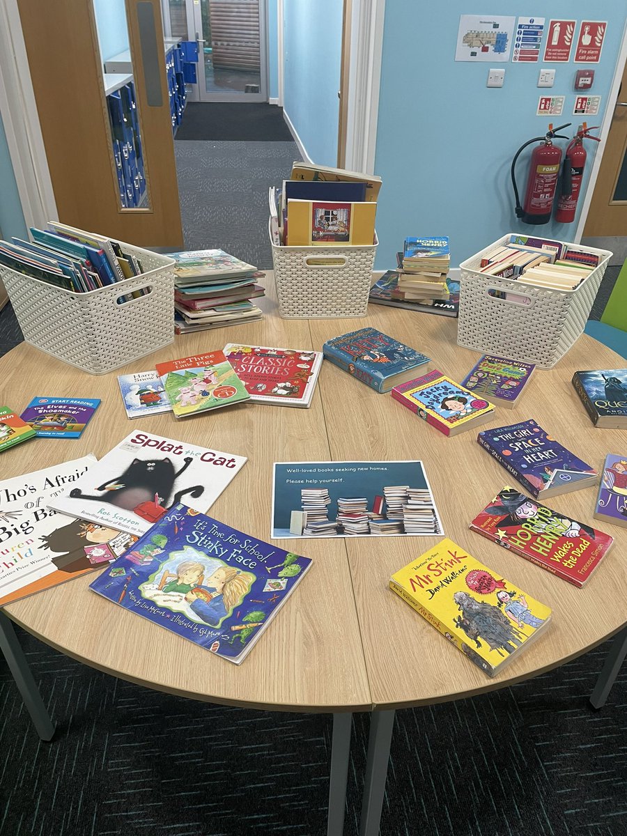 Miss_Stimson's tweet photo. @CastleWood_ We have some well-loved books that are in need of new homes. These will be available to take home (free of charge) during parents’ consultations on Monday 16th and Wednesday 18th October. https://t.co/GsvLnMoyWl
