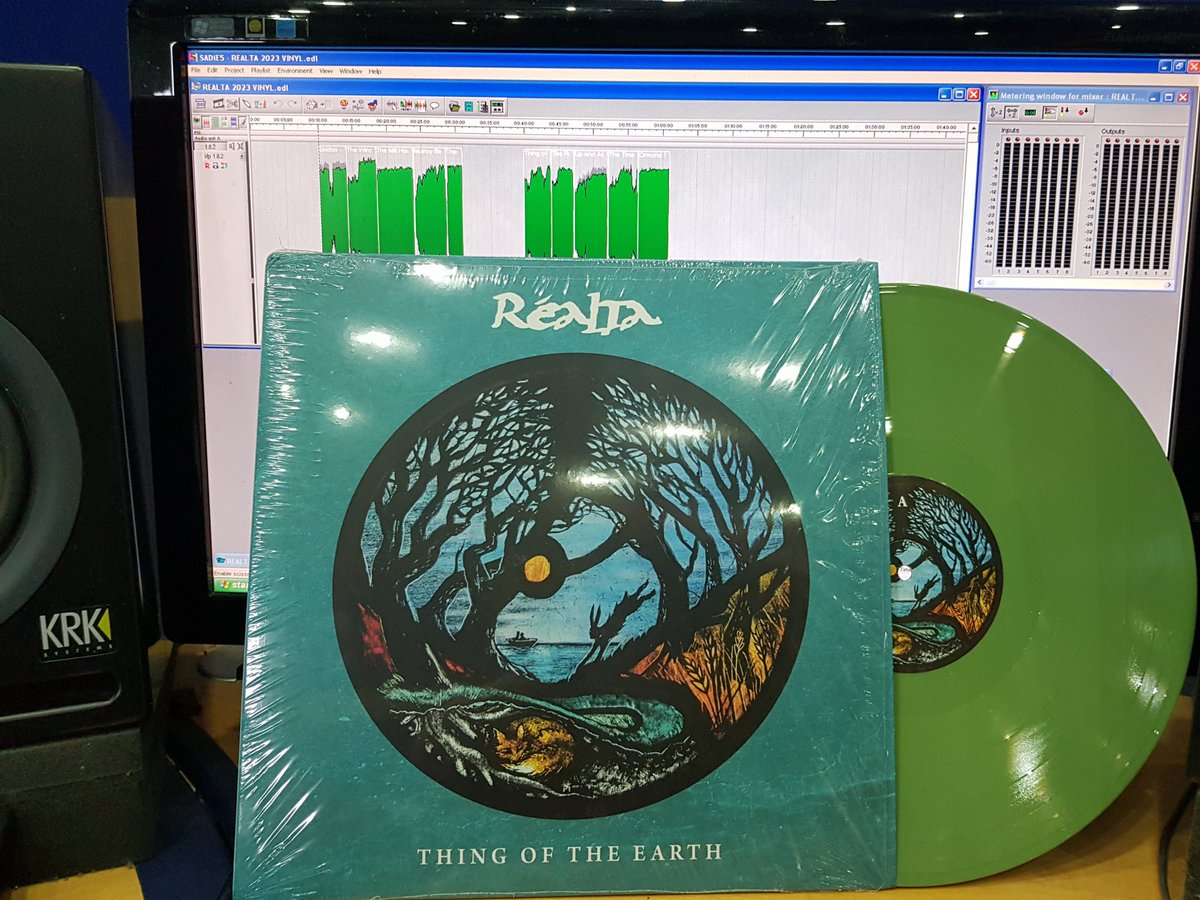 Next in the series, from mastered for vinyl in the background in SADiE to finished product. @realtamusic Thing of the Earth, special edition green & black vinyl realtamusic.bandcamp.com/album/thing-of… @SeanOgGraham