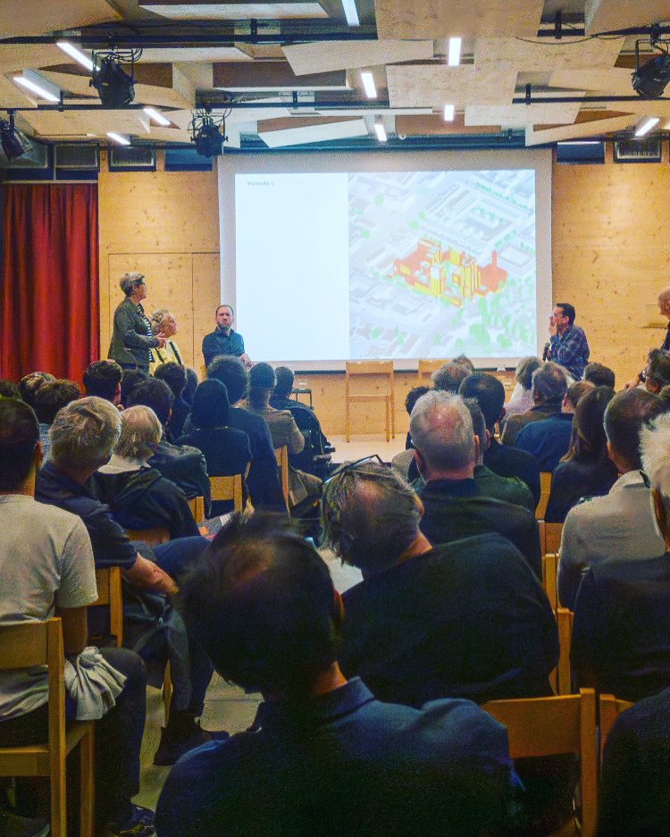 stadtlandschaft's tweet photo. #josefwillwohnen
fantastisch mit #martinhofer #brigittefuerer #danielvonrueti #marcelbaechtiger mir und #publikum.
diskussionsgrundlage:
#MartinHofer
#KöbiGantenbein
#ChristophKellenberger
#StefanRotzler
#TimothyAllen (foto)
#RonanCrippa
#AlainThierstein
#igzentrumhardbruecke https://t.co/2M1z463Ipr