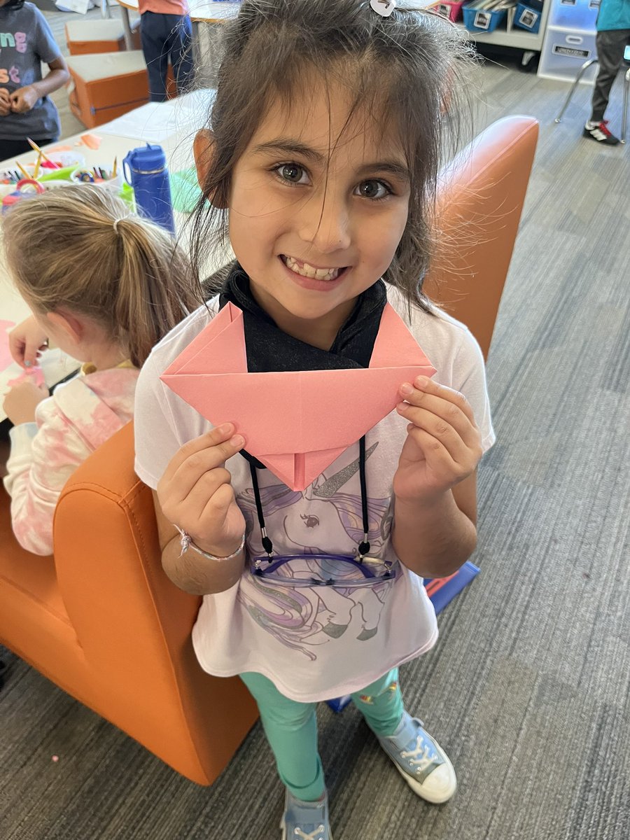 lightfootj22's tweet photo. 1st Grade Problem-Solving: make an animal out of construction paper, but you cannot use ANY materials. Loved their creativity with this challenge. https://t.co/8AMYWYUJPg