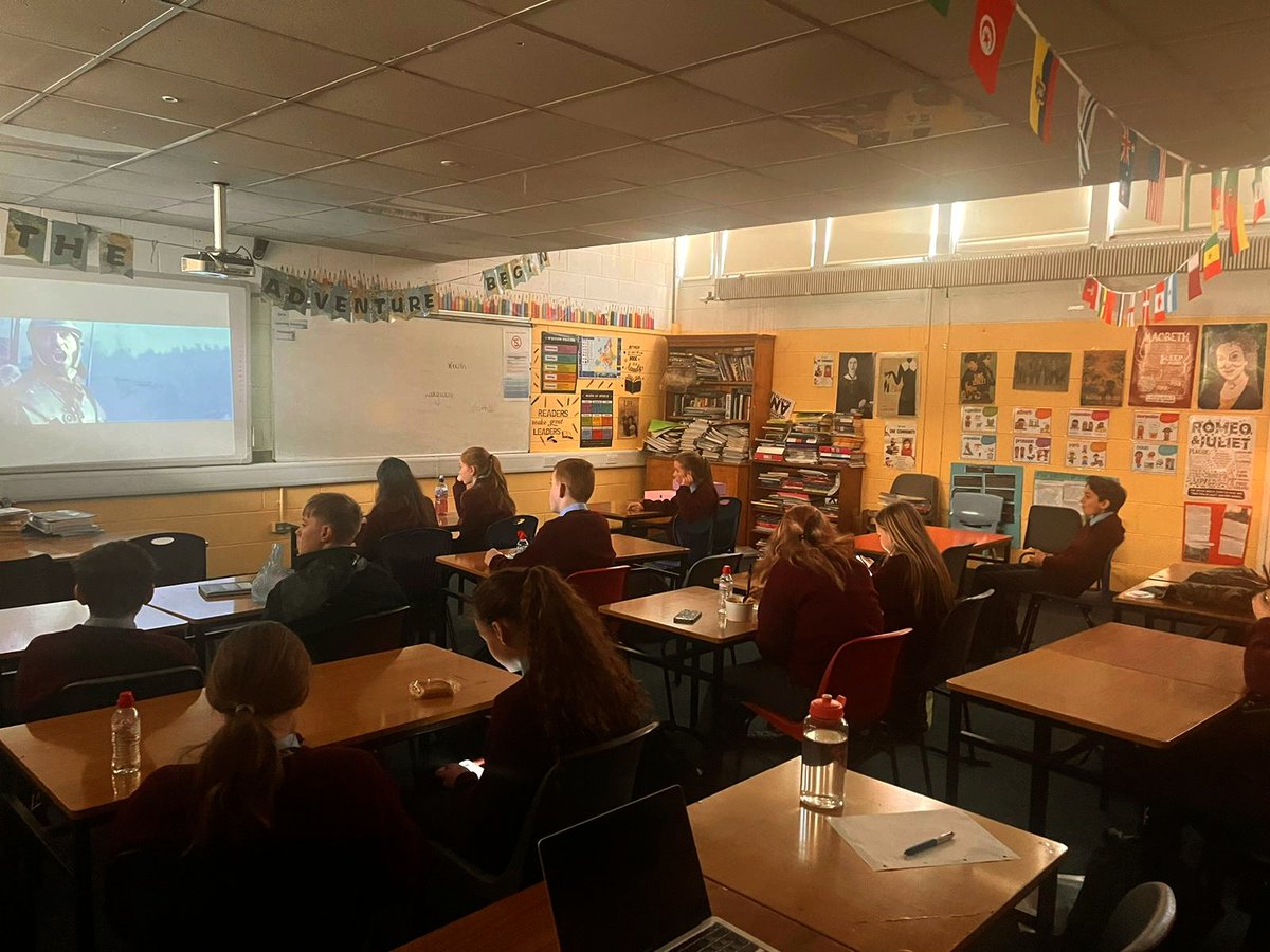 MayfieldHistory's tweet image. It was a lucky Friday 13th for our First Years today as @mayfieldcs History Club got off to an epic start . Today was all about Roman slavery and combat as the students watched and discussed"Gladiator". Curious minds were stimulated to the max...imus🫣😖🤣 #jchist #histedchatie