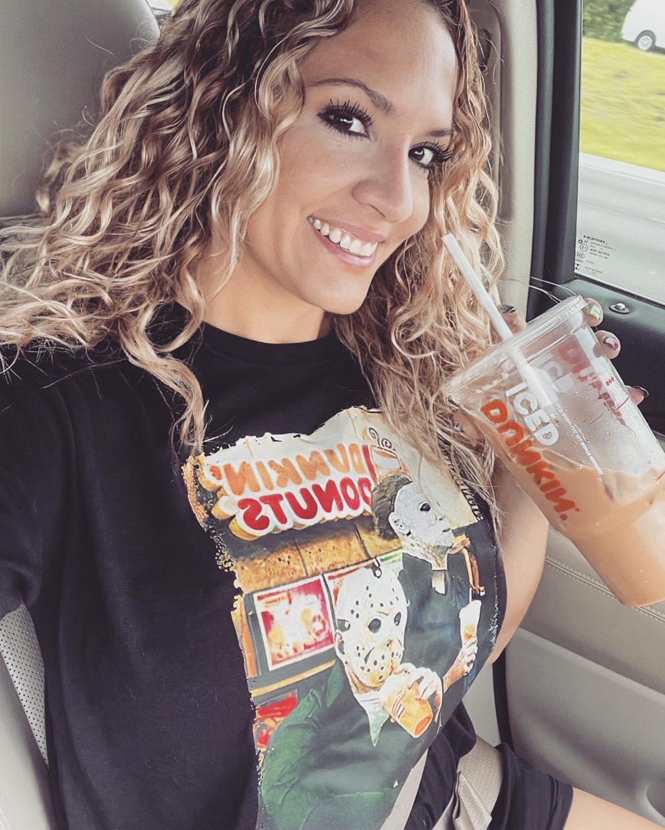 yayayaisel's tweet photo. Friday the 13th vibes with @dunkindonuts . 🔪🖤

On our way to @HorrorNightsORL for some spooky thrills! https://t.co/WQcjiwOr6x