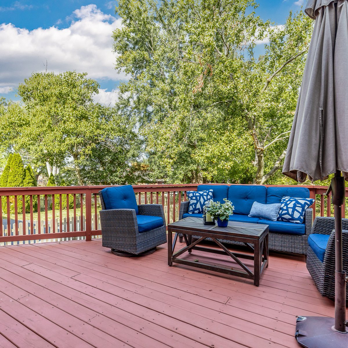 DorgerDiff's tweet image. A PLEASANT HOME IN PLEASANT RIDGE

This charming 3 bedroom, 1+1 bath brick colonial in a quiet, quaint and treelined cul-de-sac is neat as a pin and completely updated.

Full Listing: comey.com/real-estate/ci…