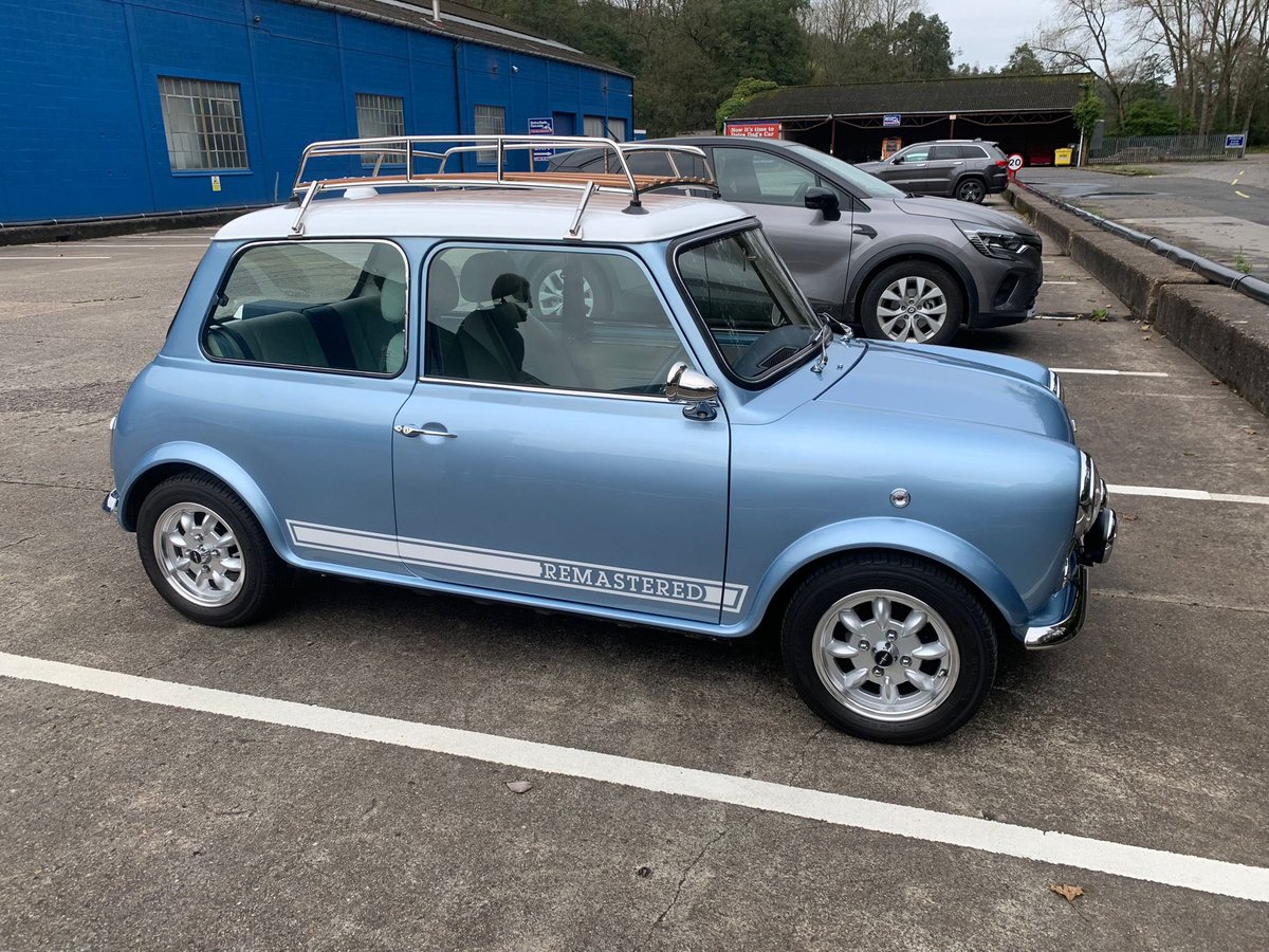 car_british's tweet photo. 🚗🚙 #InTheCarPark Yesterday 🚙🚗
This remarkable David Brown Mini Remastered. A modern take on the #classicmini.
David Brown will build one of these luxury minis from £98,000, yes £98,000 (according to Google).
Well worth it though! 😍
#classiccar #minilove #spotted https://t.co/y9REjd0Bho