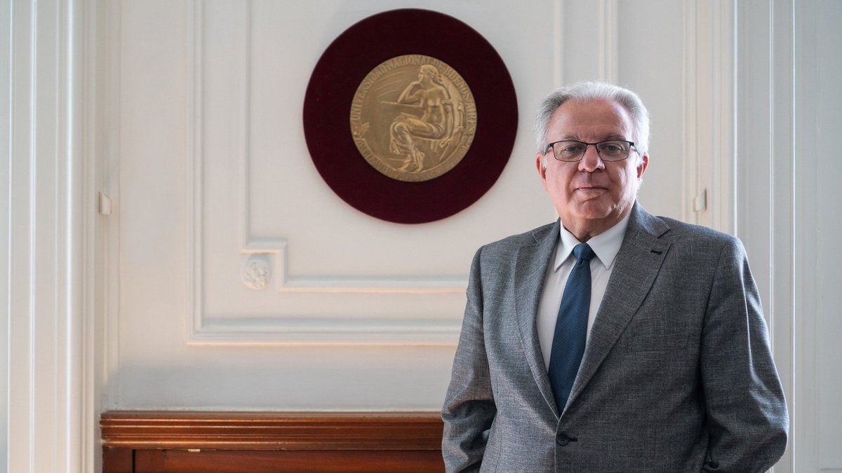 radio2rosario's tweet photo. #AHORA | 📞 Educación, la vía para salir de la crisis: ¿Qué cambios necesita el sistema? En #ElContestador Alberto Barbieri, el ex rector de la UBA y autor del libro “Cómo transformar la educación y no fracasar (otra vez) en el intento”. https://t.co/r0Q4gA9NCu