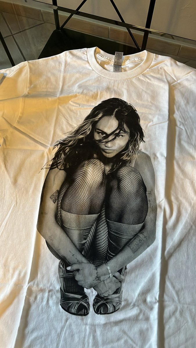 eugivola's tweet photo. #UTBY MERCH IS HERE!!!
🥹🥹🥹🥹 https://t.co/n1XNG07sZZ