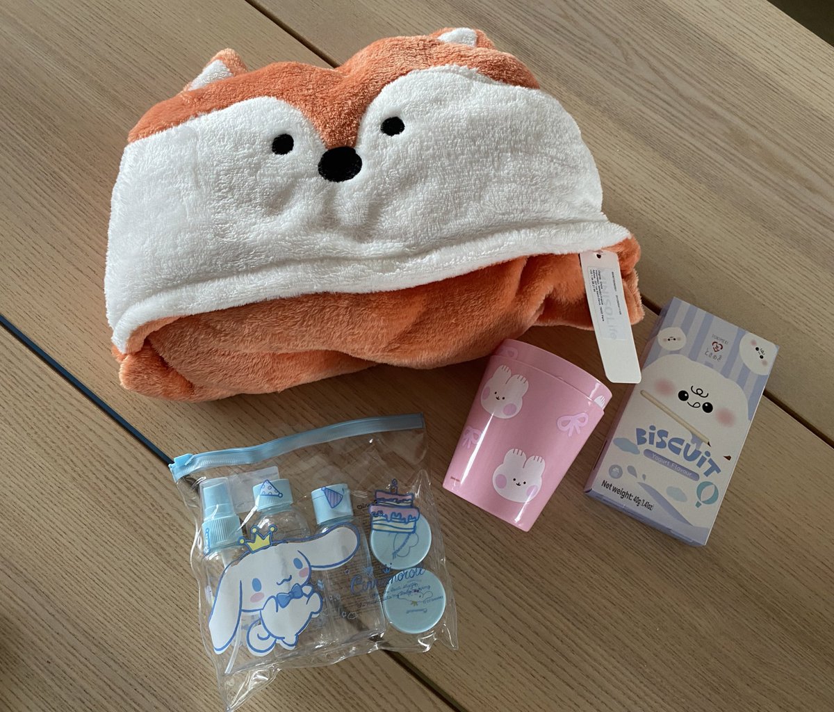 J’ai dit sdk les filles!!! 

Franchement <a href="/MINISOFrance/">MINISO France</a> c’est trop choupiiiii 

Il me fallait un plaid et genre y’avait ce plaid renard OMG, trop parfait 🥰 ça me fait penser à Yeonjun, Jeongin et Wooyoung en plus 🦊
