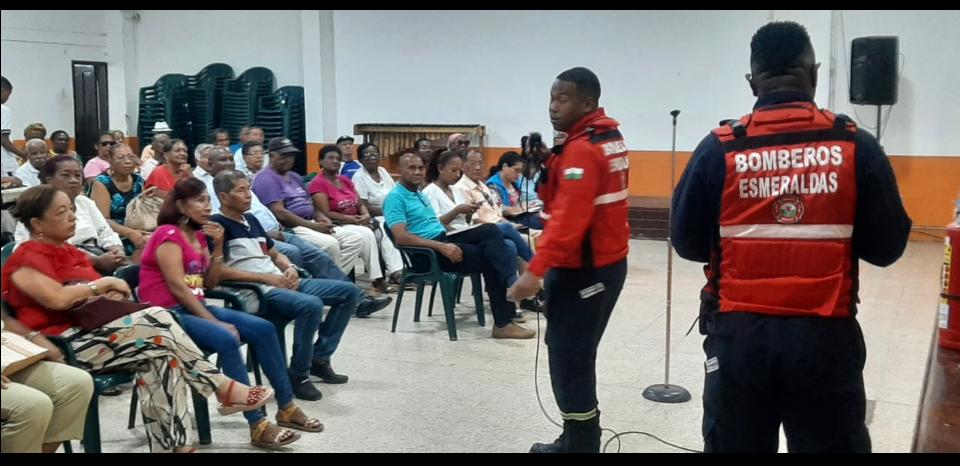 CN_Igualdad's tweet photo. #CNIIenTerritorio | En #Esmeraldas, participamos en capacitación a personas adultas mayores y sus familias sobre primeros auxilios y plan de emergencia familiar, en su mes de conmemoración, organizado por el Consejo Consultivo, #CAINAF, estudiantes de UTE-LVT, #CCPD y alcaldía. https://t.co/PbBFbLCIUU