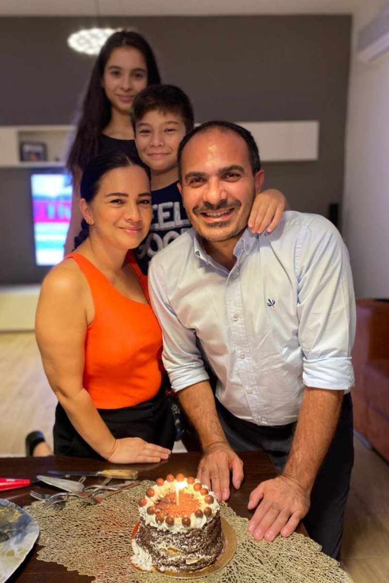 Oysa 13 Ekim'de biz hep beraber baban için iyi dileklerde bulunacak hep beraber mum üfleyecektik, kahkahaların evimize neşe getirecekti, sarılacak gülecektik annem iki gözüm 😪💙
#arasaktuğralı
#isiasortakdavamız