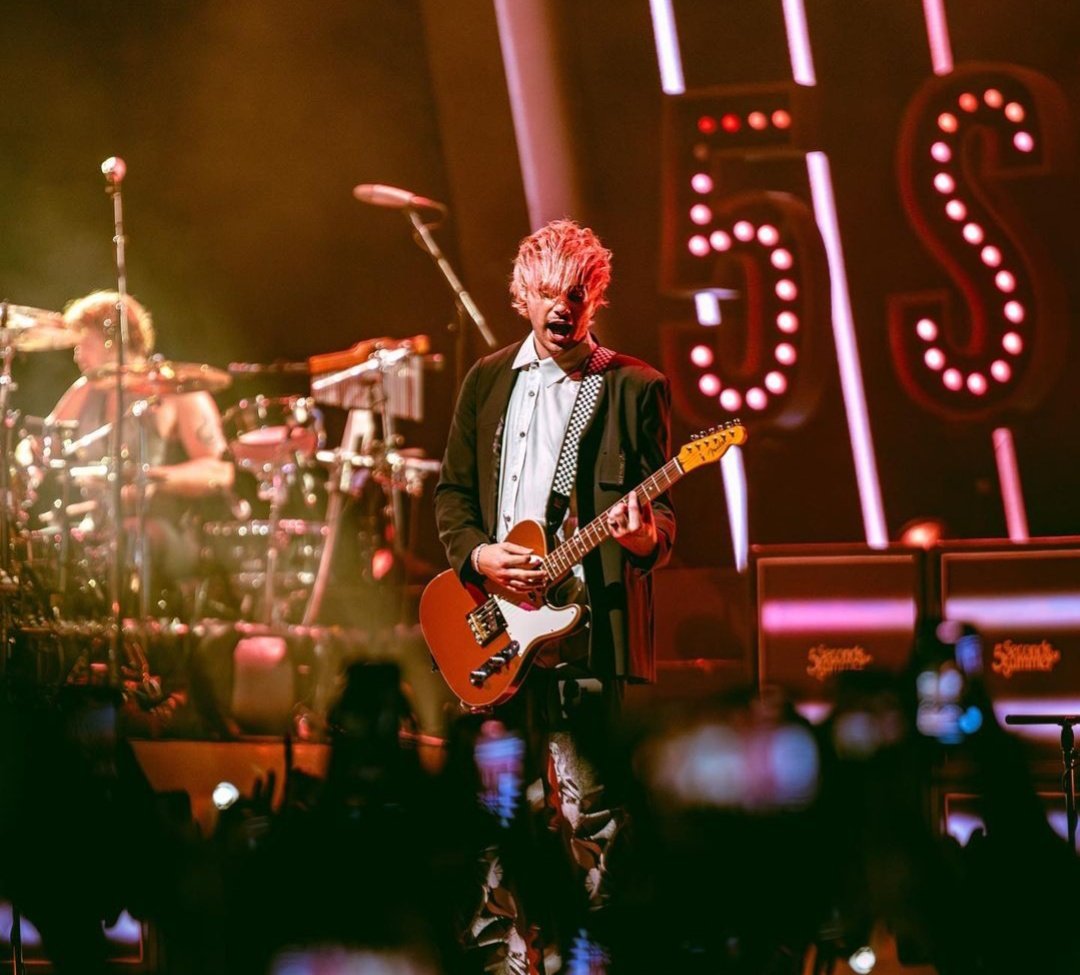bestofcliffordx's tweet photo. MICHAEL CLIFFORD // THE 5SOS SHOW GLIWICE https://t.co/yrnf4phBuD