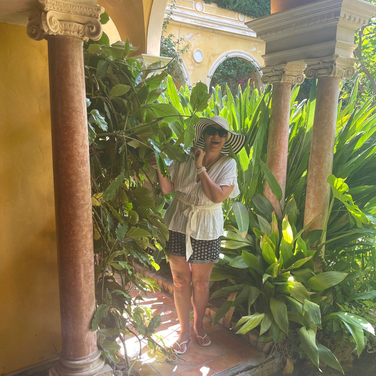 TheKITCHENchat's tweet photo. Located between Nice and Monaco, overlooking the Mediterranean, the Villa Ephrussi de Rothschild is a magnificent palace surrounded by nine themed gardens. 

Foodie friends, take time to step outside today and joy the nature around you 🌿🌸 https://t.co/6IGiQPGGjx