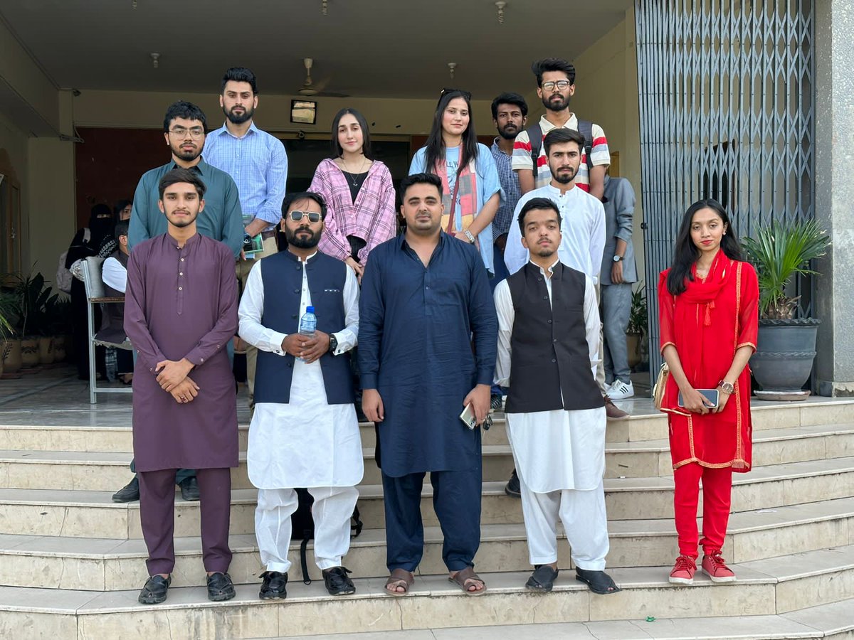 AroojFa40439046's tweet photo. Let's work and grow together #CLC23
Our QAU TEAM https://t.co/ezK1Cy7RTu