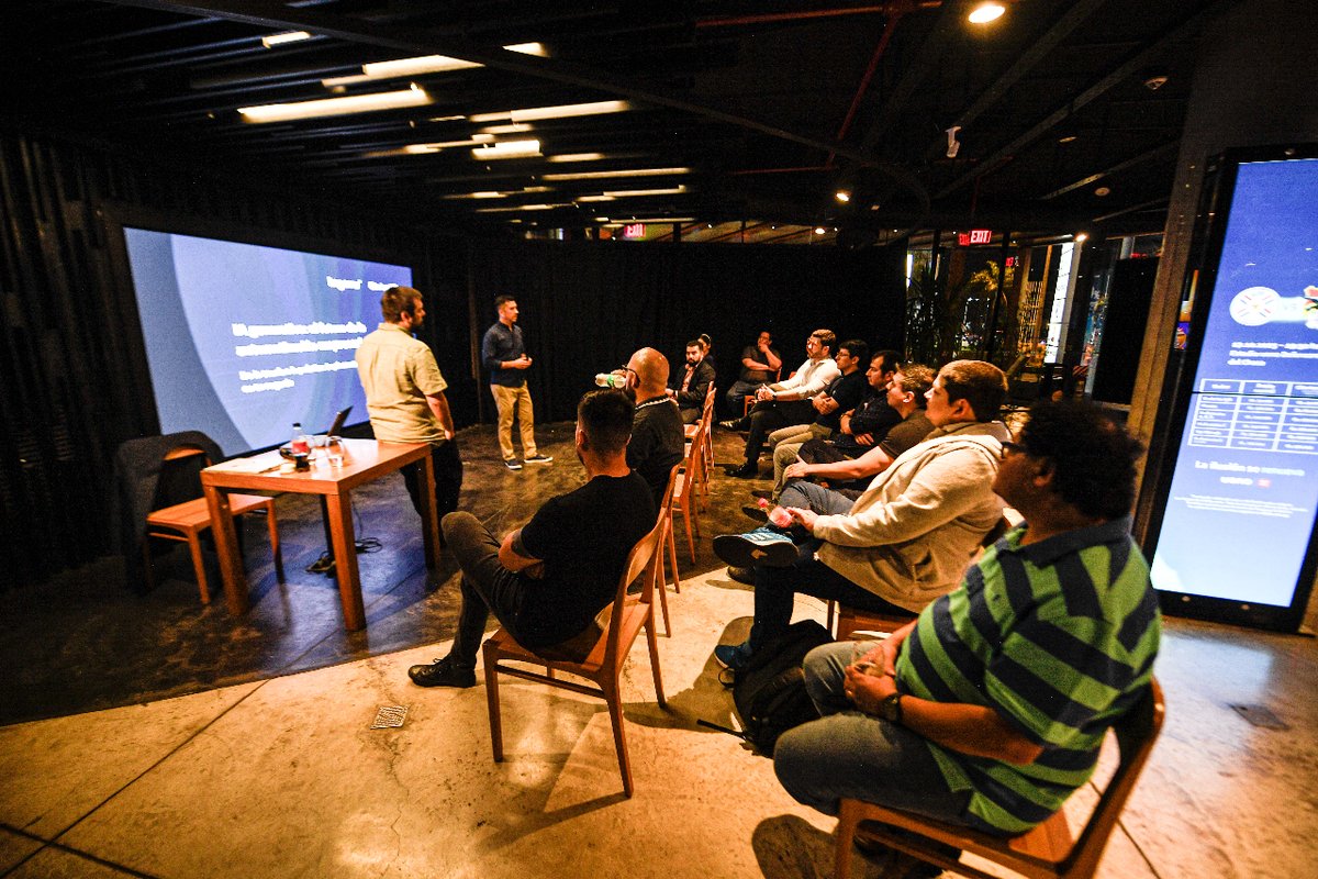 heynowbots's tweet photo. 📅 Evento | ¡Gran noche junto a GlobalTI en Paraguay!

Mathias Duarte, nuestro Technical Manager, estuvo presente para hablar sobre #IA generativa y cómo implementarla con éxito en un negocio 🚀 

¡Gracias a todos los que nos acompañaron! 🙌 https://t.co/3c3NWtV9Cf