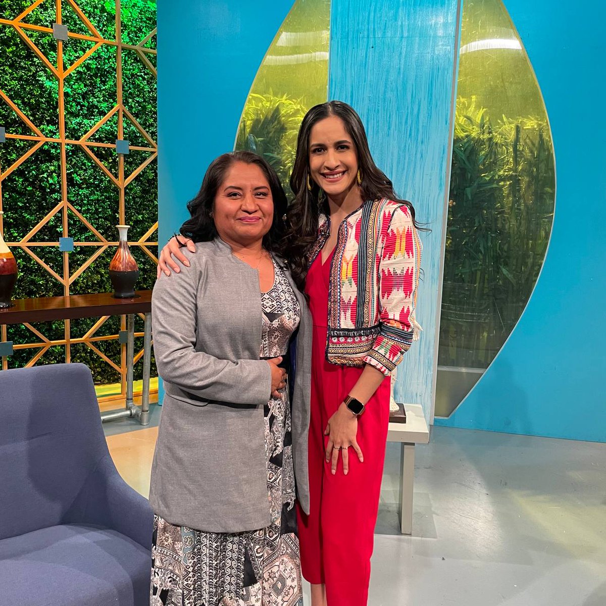 Orienta_Mex's tweet photo. Estamos a minutos de comenzar la repetición de #SaludEnCasa con @nutri_amparo y la Maestra en Pedagogía Sistémica, Dulce María Hernández, quienes platicaron acerca de "Lactancia materna y el éxito en la vida" 🤱

Sábado, 5:00 PM. Canal 34.1.
#ConéctateConMexiquense https://t.co/onmoJS4sgl