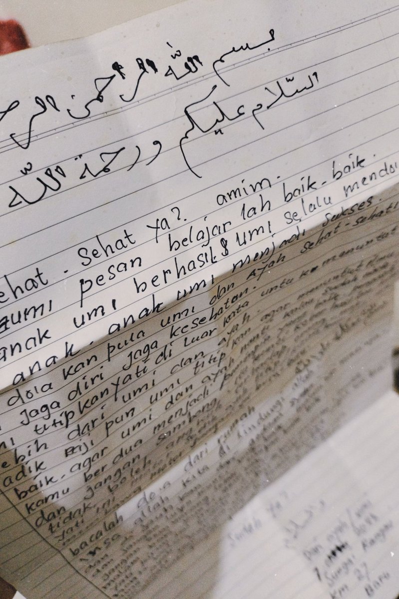 galbumari's tweet photo. Senang banget hari ini dapat surat dari ibu, sekangen itu walau sebenernya sering telpon dan kadang juga vc. Walau begitu ibu itu lebih suka nulis makanya kenapa selalu ngirim surat padahal ada yang lebih canggih heheh. 

Love u ibu ✨ https://t.co/ukjslWMoE2