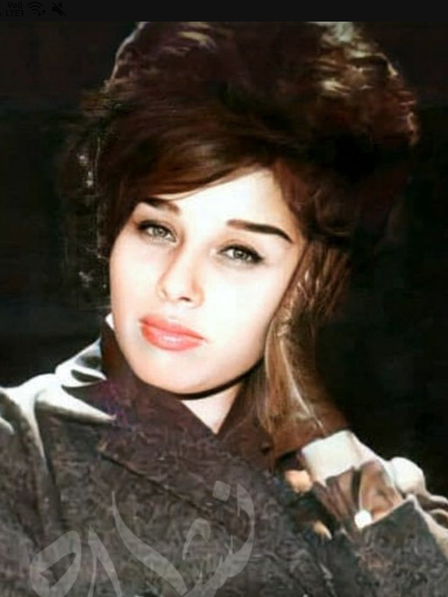 يقول الكوتش عبدرحمن بن مساعد ؛مُذهلةْ،تملأك بالأسئلةْ

هي ممكنة والا محال؟، هي أمر واقع أو خيال؟

هو سهلها صعب المنال أو صعبها تستسهله؟!

مُذهلةْ، تملأك بالأسئلةْ

ليه كل معجز مر هذا الكون فيها له صلة؟

ليه كل شي فيها تظن انك تعرفه تجهله؟

ليه كل (لا معقول) فيها ورغم هذا تعقله؟