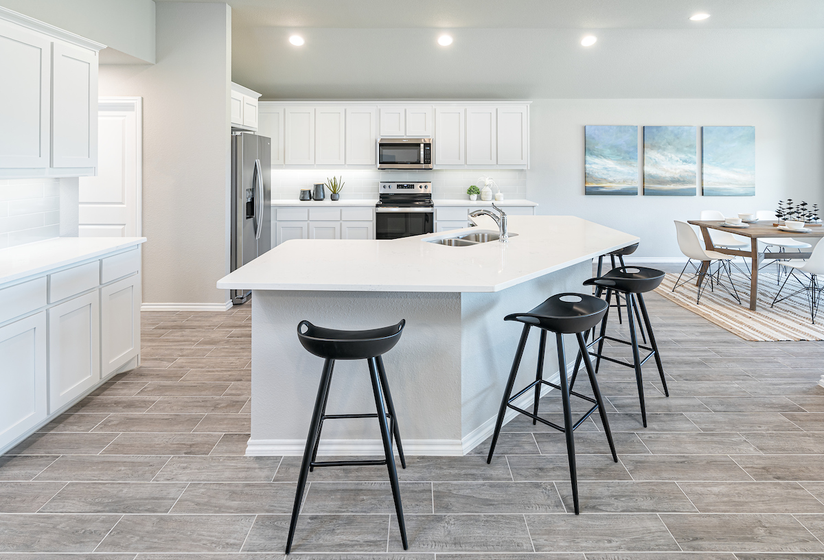 ImpressionHomes's tweet photo. Spacious and stylish! Sanger Circle's model kitchen shines with its large island and roomy layout. 🍽️🏡
-
#dfw #texas #modern #realestate #newhome https://t.co/HhYDbLQdNv