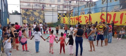 belemspfc's tweet image. #sp1 Nosso dia das crianças foi com alimentos para famílias carentes 70 Cestas sorteio de 2 bicicletas 1 patinete diversos brinquedos utensílios domésticos e roupas masculinas, femininas e infantis ! PITU FC NÃO AO RACISMO O TIME DA SOLIDARIEDADE COHAB CARAPICUÍBA SP
