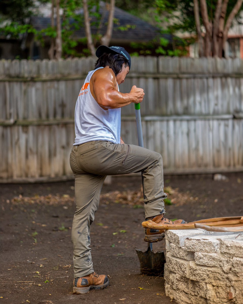 SaulPhysique's tweet photo. DIY backyard renovation 🎃🤝🏼 https://t.co/xcaKzsHZFz