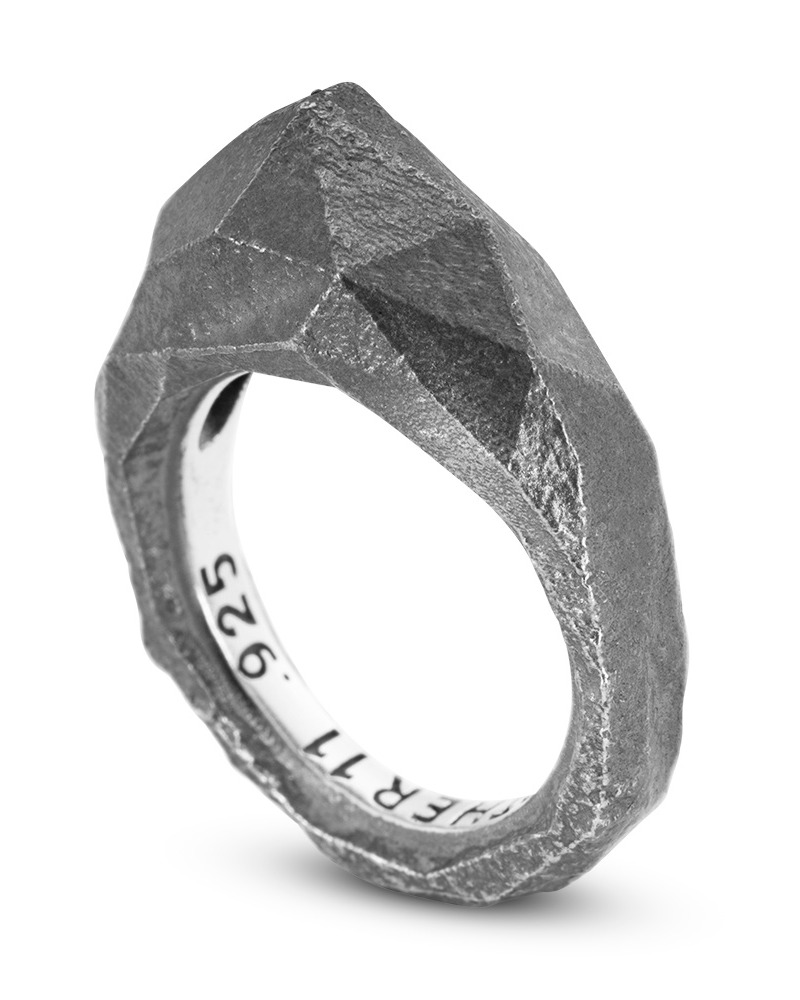 Now available!The Stone Ridge Ring - The sharp angles and pointed center evoke the grandeur of a majestic mountain peak.
.
.
#rings #jewelrydesign #brutalistjewelry #witchyvibes #magickal #blvckfashion #darkjewelry #statementjewelry #UnisexStyle #ArtisanCrafted #MinimalistJewelry