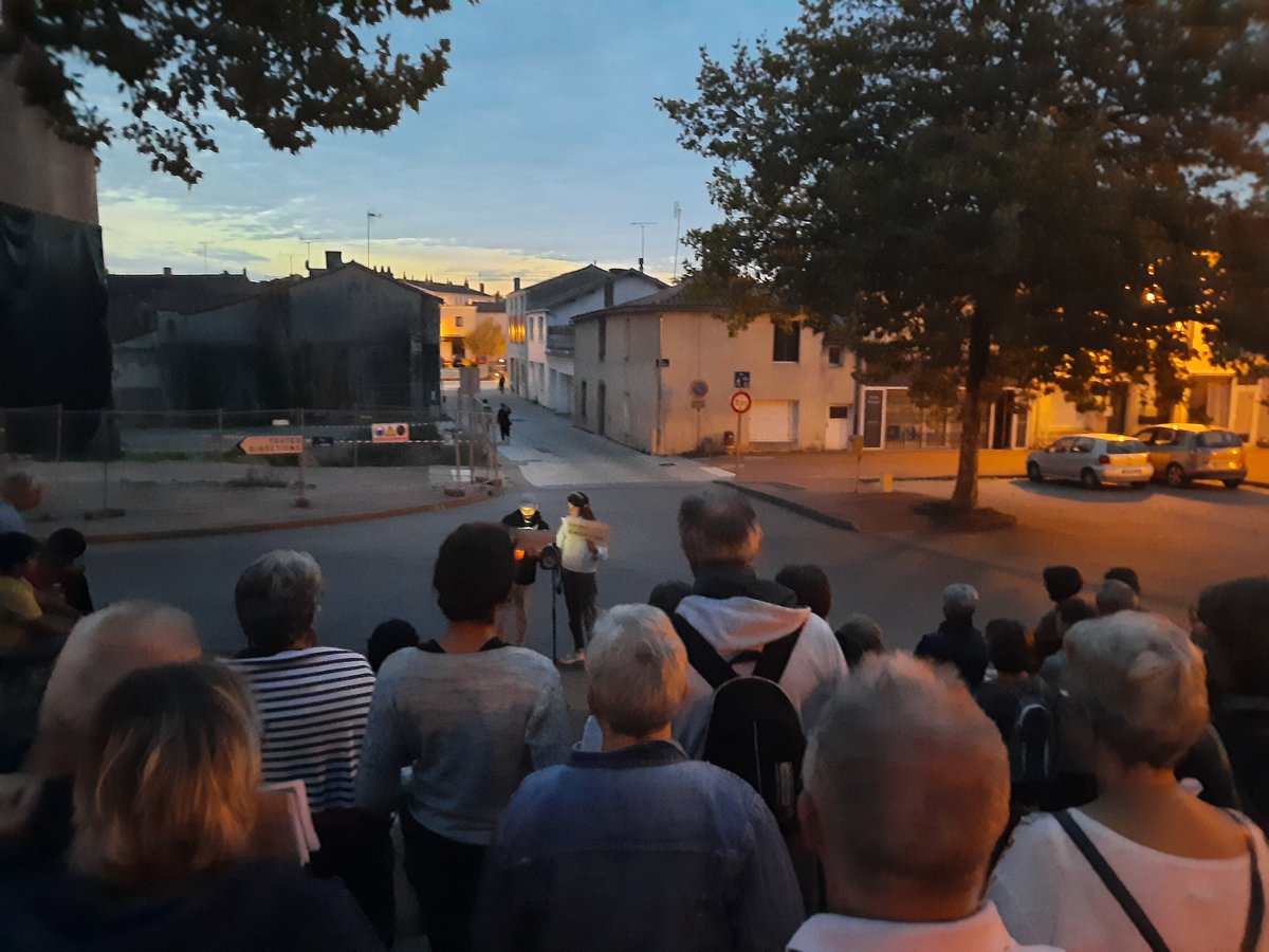 cauevendee's tweet photo. La résidence d'architecte à Bournezeau continue. Hier soir, la balade comptée retranscrivait les paroles des habitants, des élus et des architectes en résidence recueillis lors de ces 2 semaines. Prochaine session de résidence du 27 au 8 décembre. #caue85 #architecture https://t.co/H9K1ZEn015