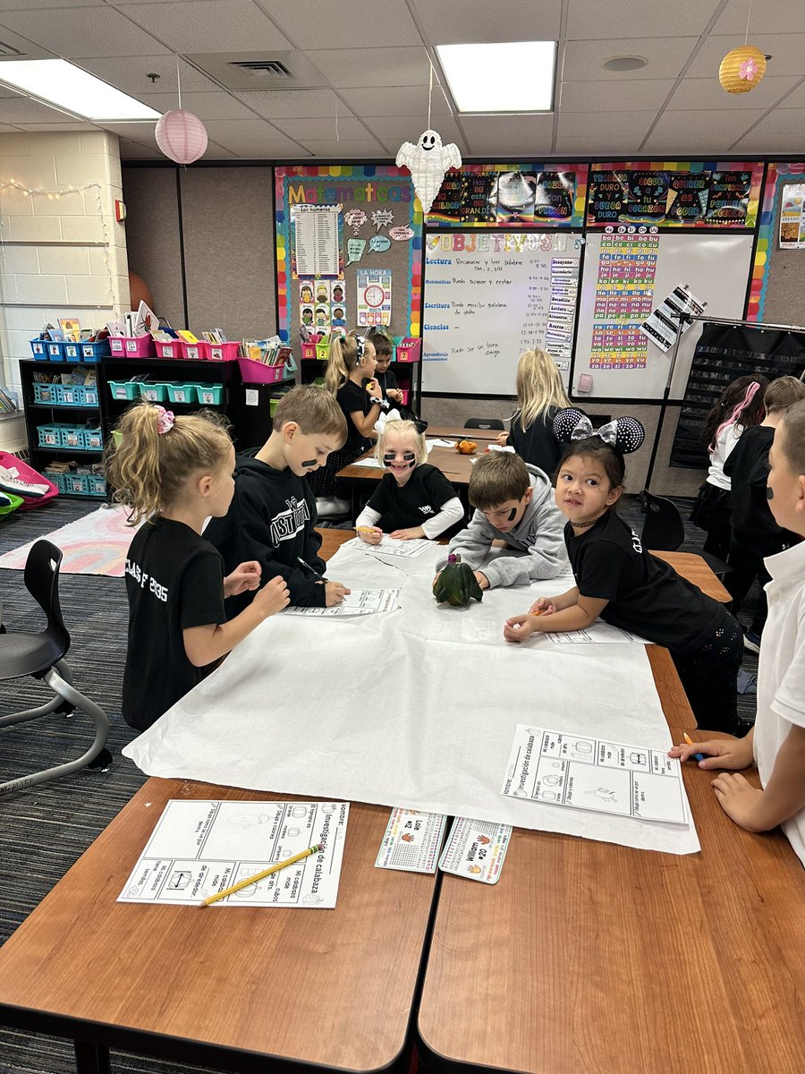 We know how to have fun in first grade! Black and white day and real life pumpkin/gourd investigation after learning about it all week! #gowo 🤍🖤
