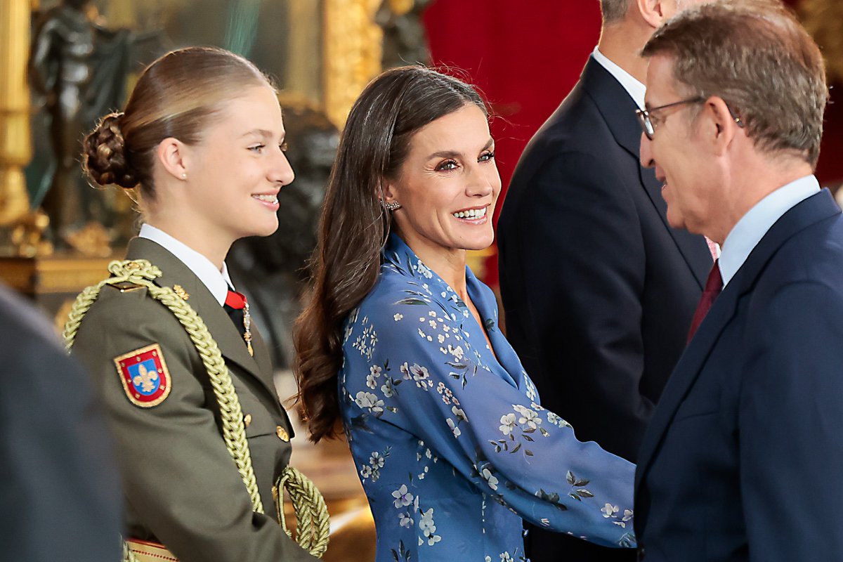 NunezFeijoo's tweet photo. Es un orgullo para nuestro país tener una heredera de la Corona como la princesa Leonor.

Su entrega y su compromiso son los garantes de nuestros valores constitucionales y la unidad de España. https://t.co/bOAnE4gzPX