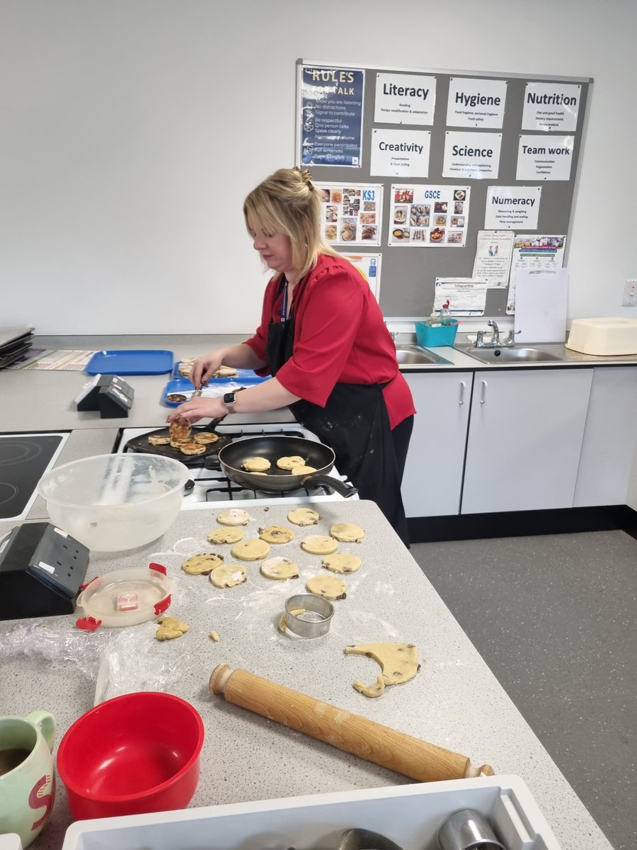 the Criw Cymraeg enjoyed making pice ar y maen this morning for the staff of <a href="/croesyschool/">Croesyceiliog School</a> to enjoy
Diolch yn fawr <a href="/SciTechCroesy/">SciTech@Croesy</a> <a href="/CroesyLlc/">Croesy LLC</a> 

#ShwmaeSumae23
