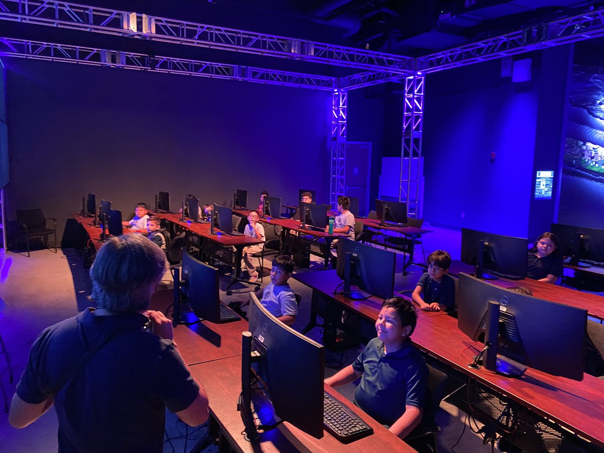 SouthwickAndrew's tweet photo. WISE students began their after school program at SAMSAT this week learning about ESPORTS!  #EISDofSA #WINSTON https://t.co/ezRhKeImPq